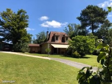 charmante périgourdine dans un écrin de nature