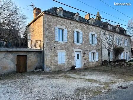 maison en pierre avec parking+jardin