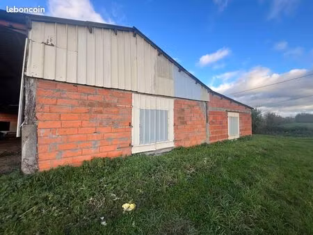 parking/box 800 m² grand-auverné