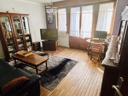 t3 de 77 m² en plein centre de sallanches – idéal rénovation