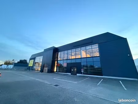 direct propriétaire loue bâtiment commercial 1475 m2 divisible