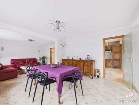 maison de plain-pied - 6 pièces - 4 chambres - 125 m2 - terrain 714 m2