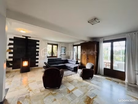 maison 8 pièces 222 m²