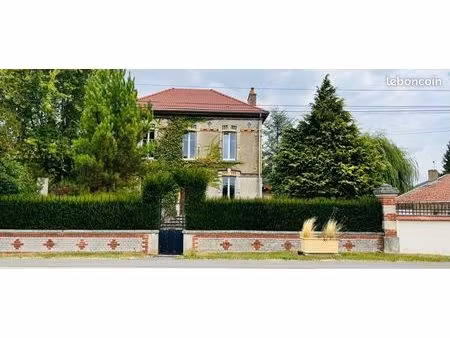 ? maison de maître de 1907 – 120 m² – grand terrain 2000 m² – buzy-darmont