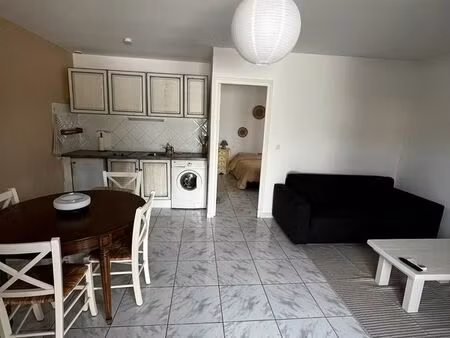 t2 meublé avec jardin à pertuis