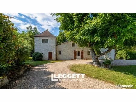 maison 8 pièces 201 m²