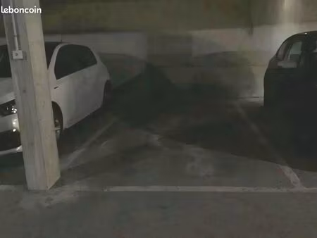 place de parking en sous-sol sécurisé