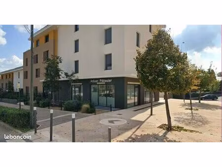 cuers – local 100 m² + 70 m² terrasse sud – emplacement n°1 face école