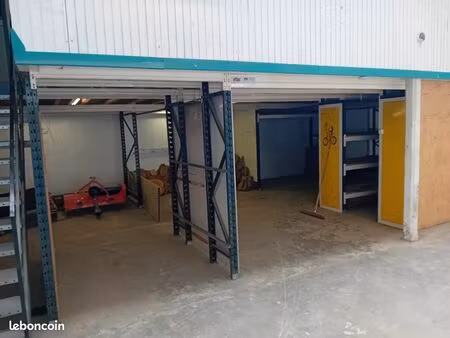 vaste local atypique et évolutif 400 m2 environ