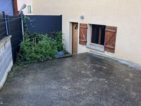 appartement 3 pièces avec cour privative