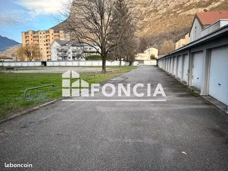 parking saint egreve