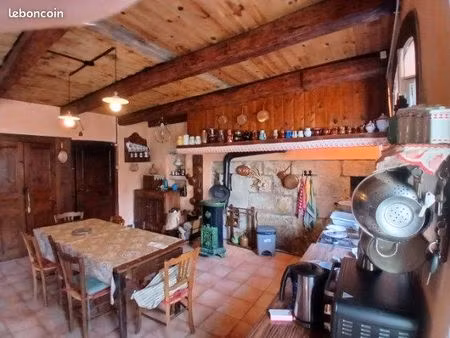 ferme en pierre avec terrain au calme