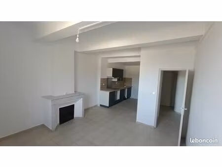 loue grand t2 carnoules