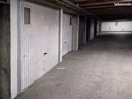 vends rue du clos fleury 1 parking - 13m2 - centre-ville