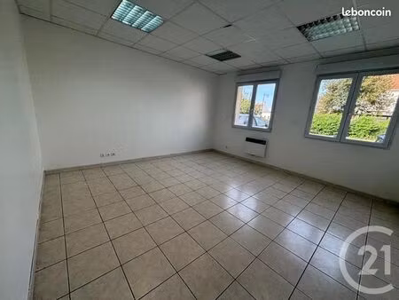 local d'activité 61 m²