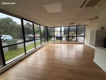 location bureau 68m² artigues pres bordeaux
