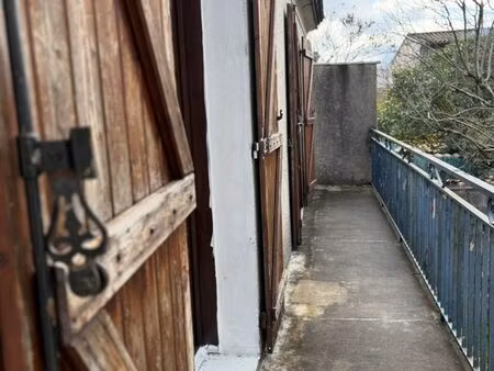 enorme potentiel - maison pierre beaux volumes idéalement située