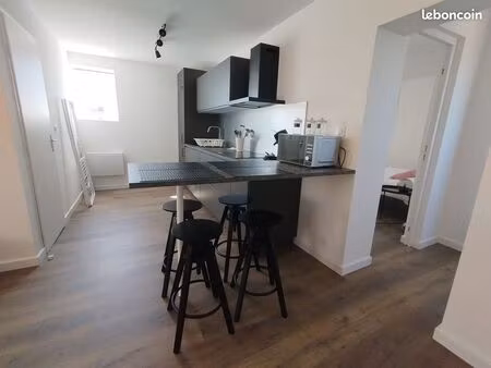 f2 meublé 43 m² – dernier étage – rénové par architecte d’intérieur