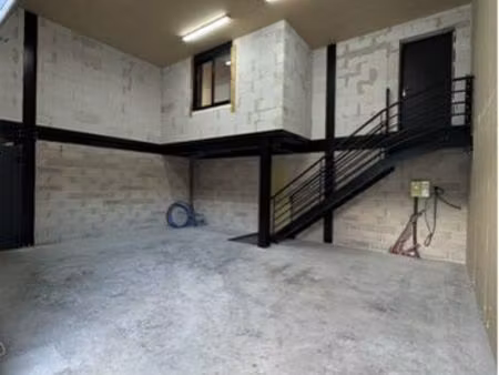 bureau et dépôt à louer