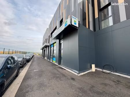 local commercial courtry 100m2