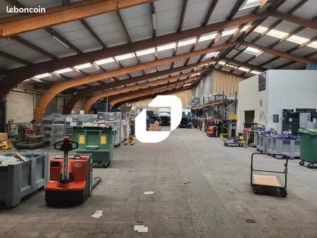 local d'activité 1 150 m²