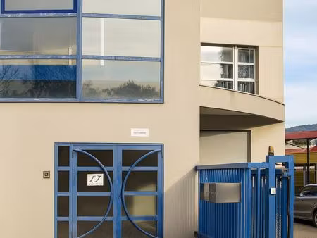 à louer – bureaux aménagés de 185 m² – centre de voiron  à 9 min à pied de la gare