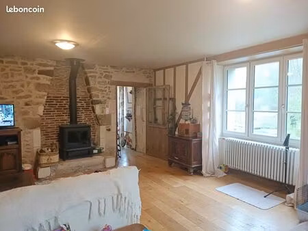 a vendre propriété avec ruisseaux et foret