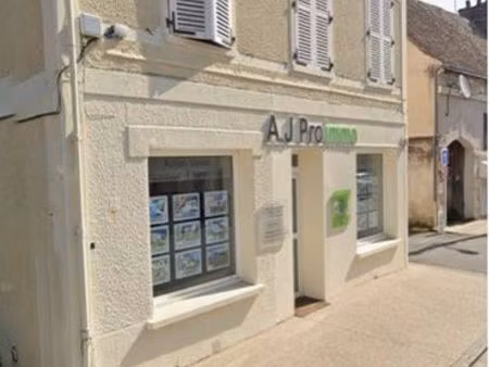 local commercial – rue henri iv  ivry-la-bataille