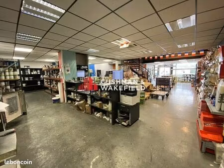 local d'activité 583 m²