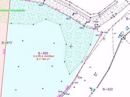 terrain constructible 748m²