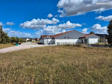 bâtiment commercial / industriel à louer