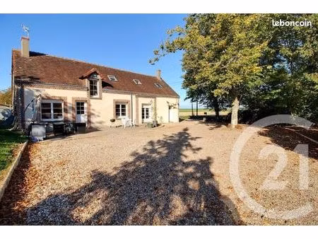 longère 4 pièces 139 m²