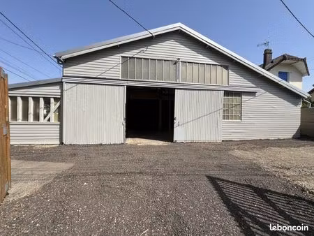 local vernon local 393m2