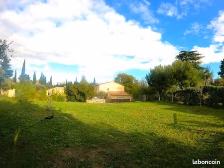 terrain constructible de 500m² au calme  dans un cadre agréable  proche commodités