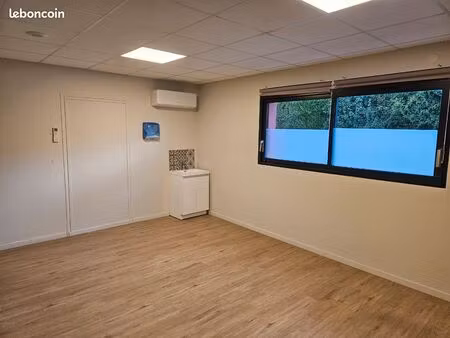 bureau pièce de consultation