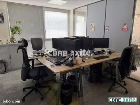 bureaux 921 m²
