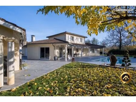 villa 6 pièces 205 m²