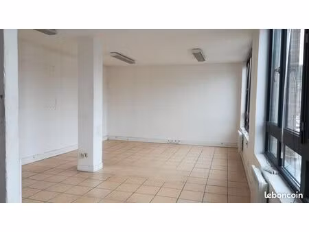 local bureaux 141 m²