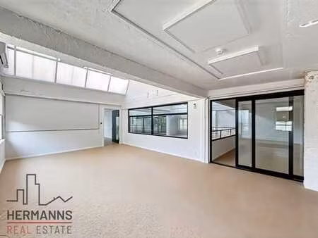 bureaux en enfilade dans un îlot partagé