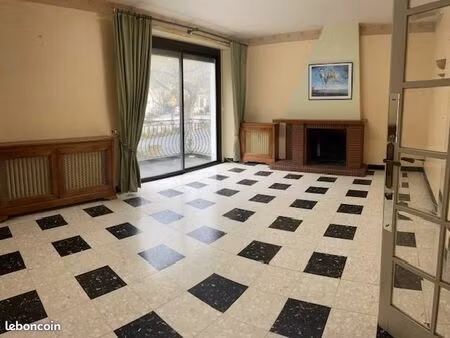 maison 7 pièces 245 m²