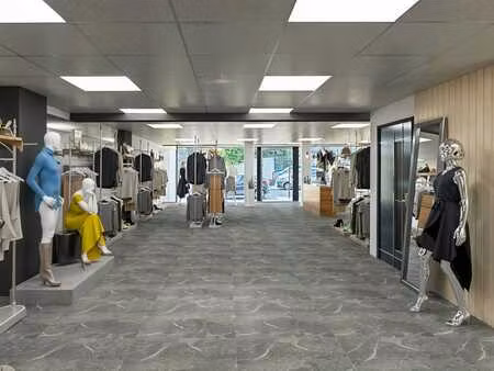 bureau très bien situé (environ 110 m²) dans le centre de ga