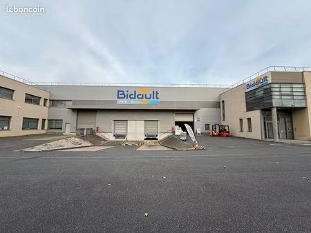 local d'activité 2 244 m²