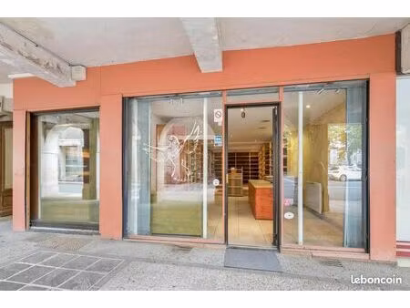 local commercial 57 m²