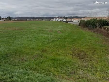 terrain 581 m² lagrave