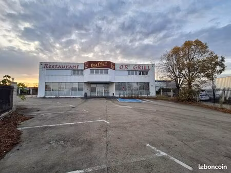 local commercial 1100 m² sartrouville