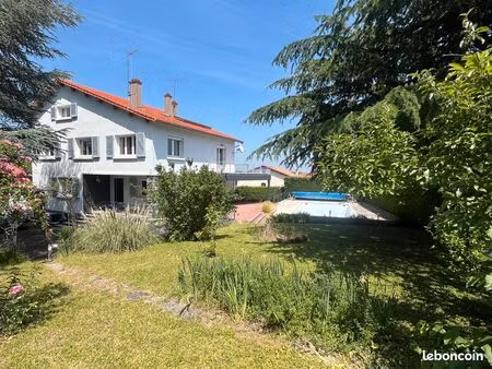 cébazat jolie maison 255m² comprenant deux appartements indépendants sur 1810m² de terrain