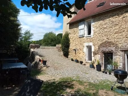 maison bordure rivière