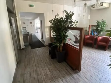 location local commercial