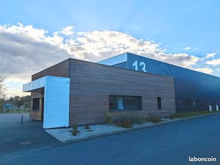 local 560 m² la chapelle saint aubin