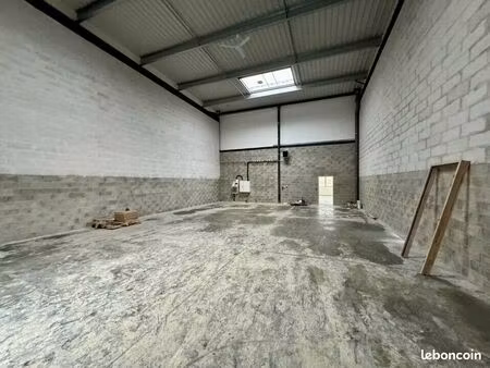 local d'activité 630 m²